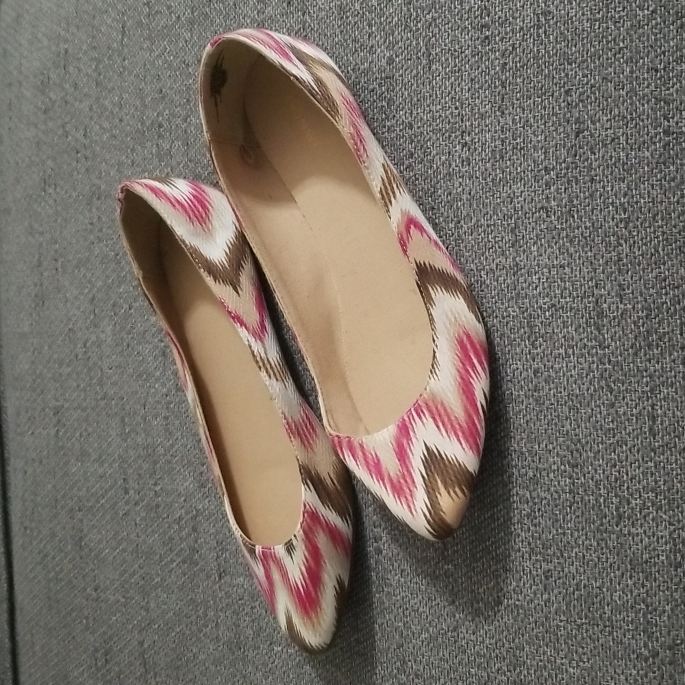 Old Navy Size 10 Pointed-Toe Flats (New/Never Worn)